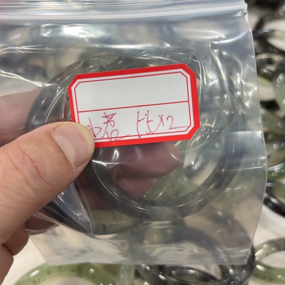 蛇纹石玉手镯未镶嵌小*