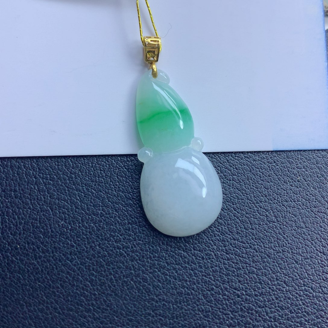 翡翠颈饰未镶嵌葫芦
