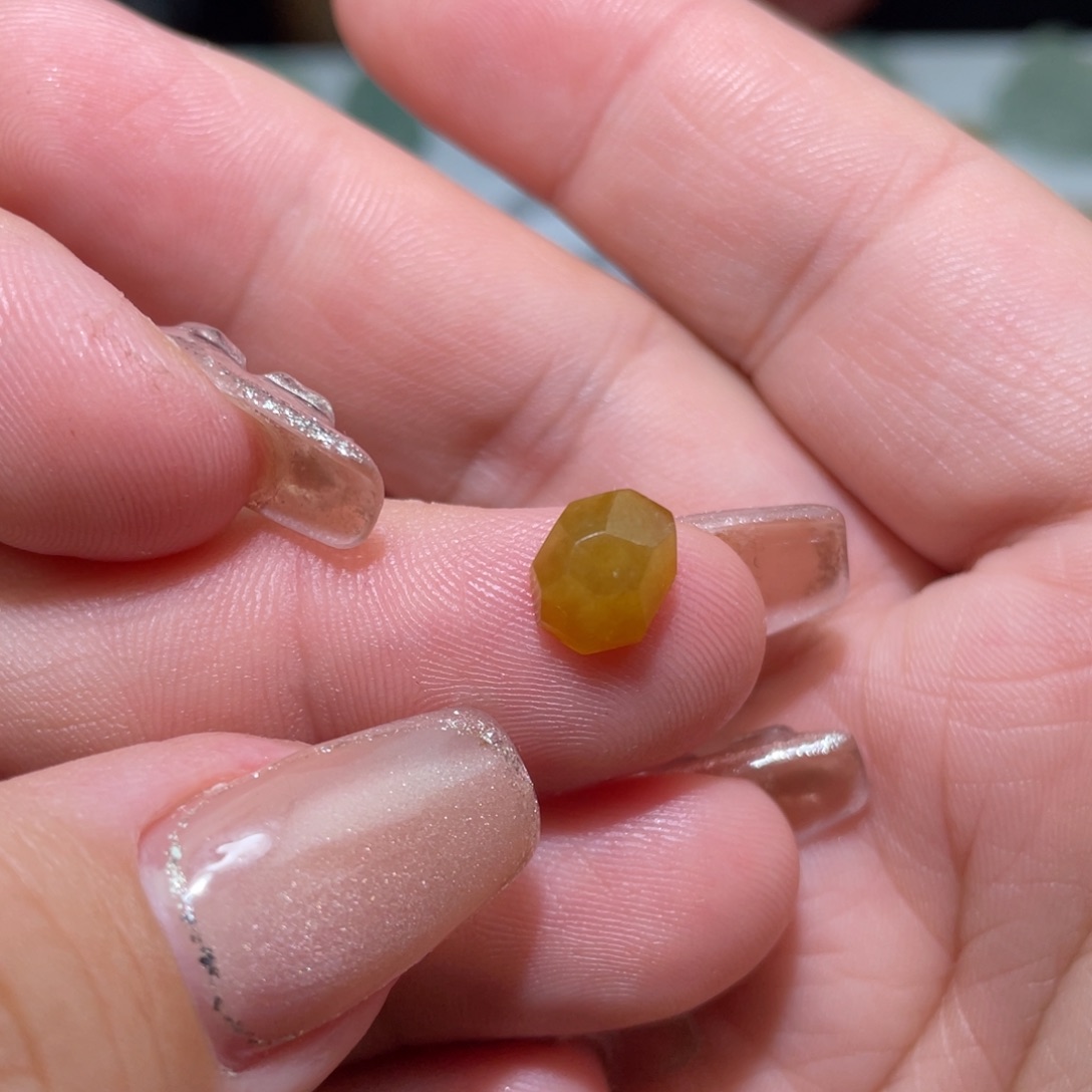 定制翡翠未镶嵌随形切割面