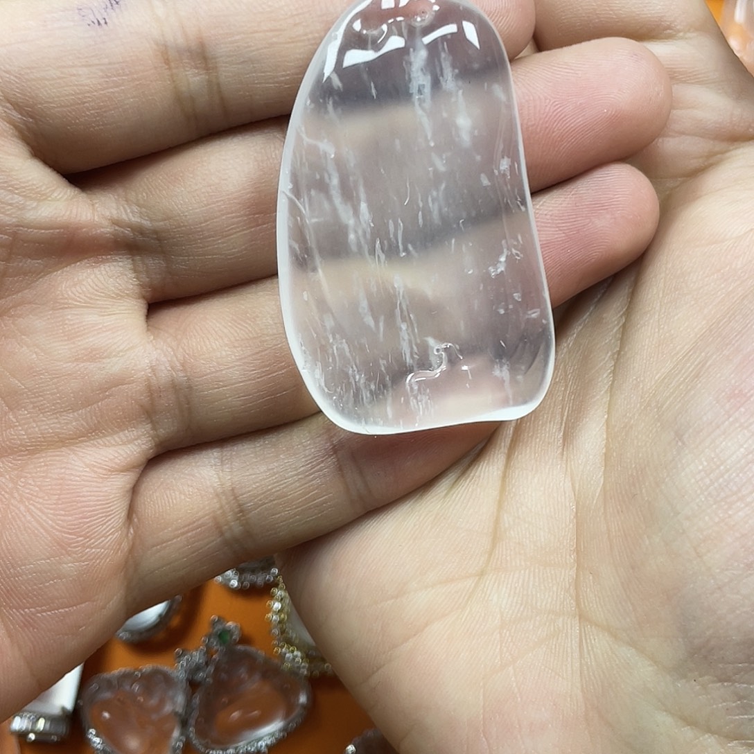 石英质玉未镶嵌颈饰