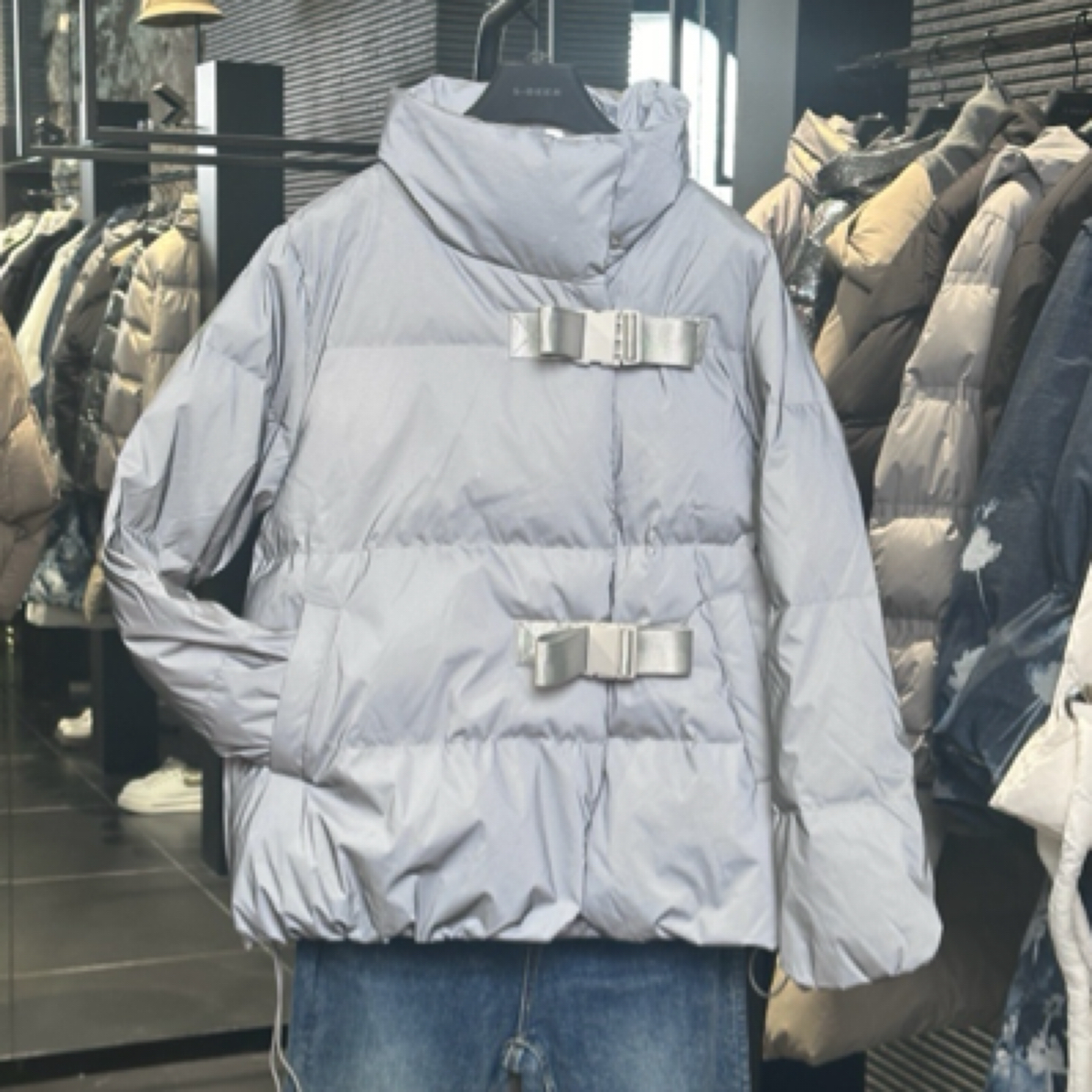 S·DEER圣迪奥冬季宽松休闲飘带拼接亮面短款保暖羽绒服S21462454