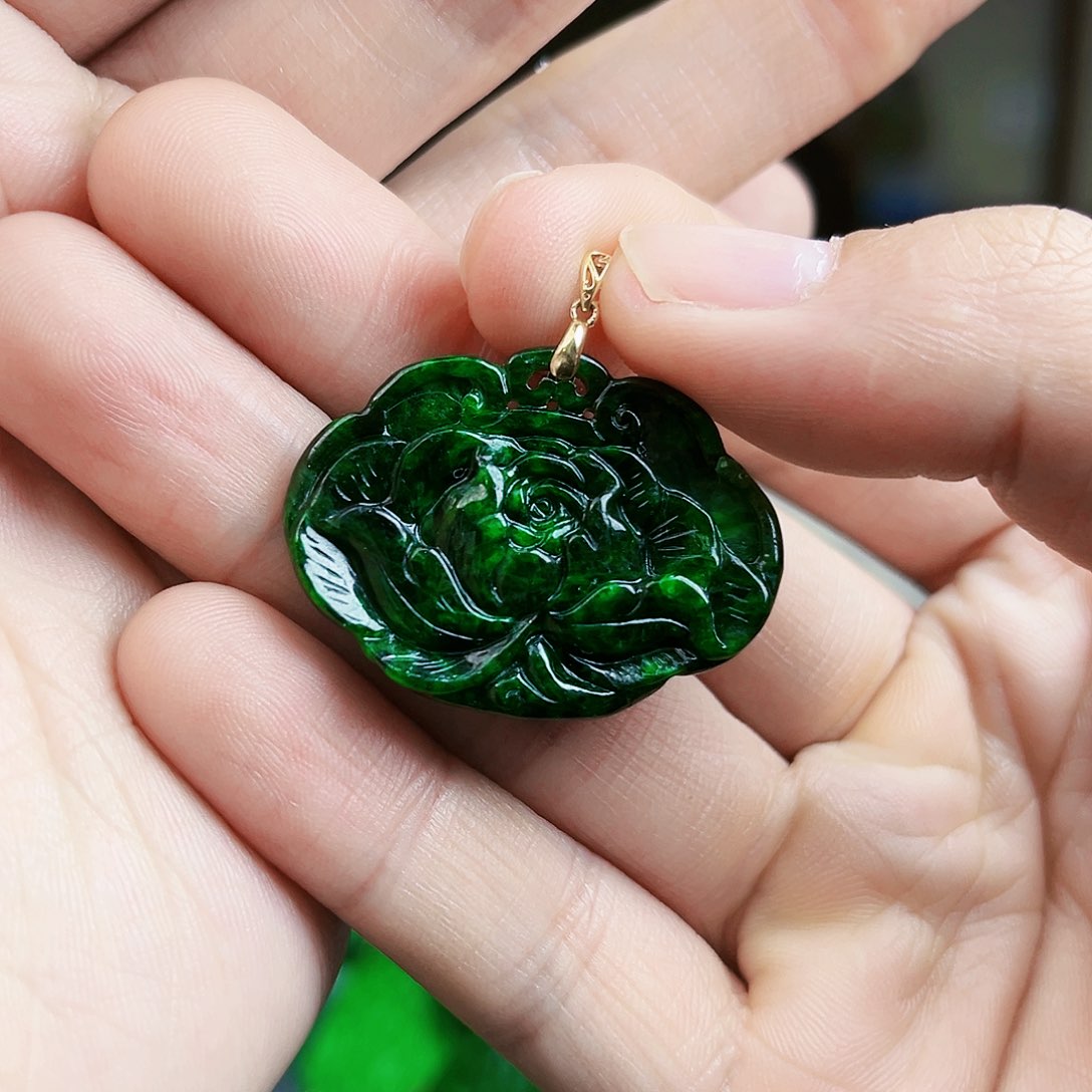 翡翠颈饰18K金镶嵌吊坠