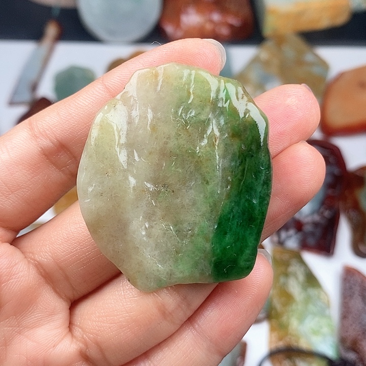 颈饰未镶嵌翡翠天然