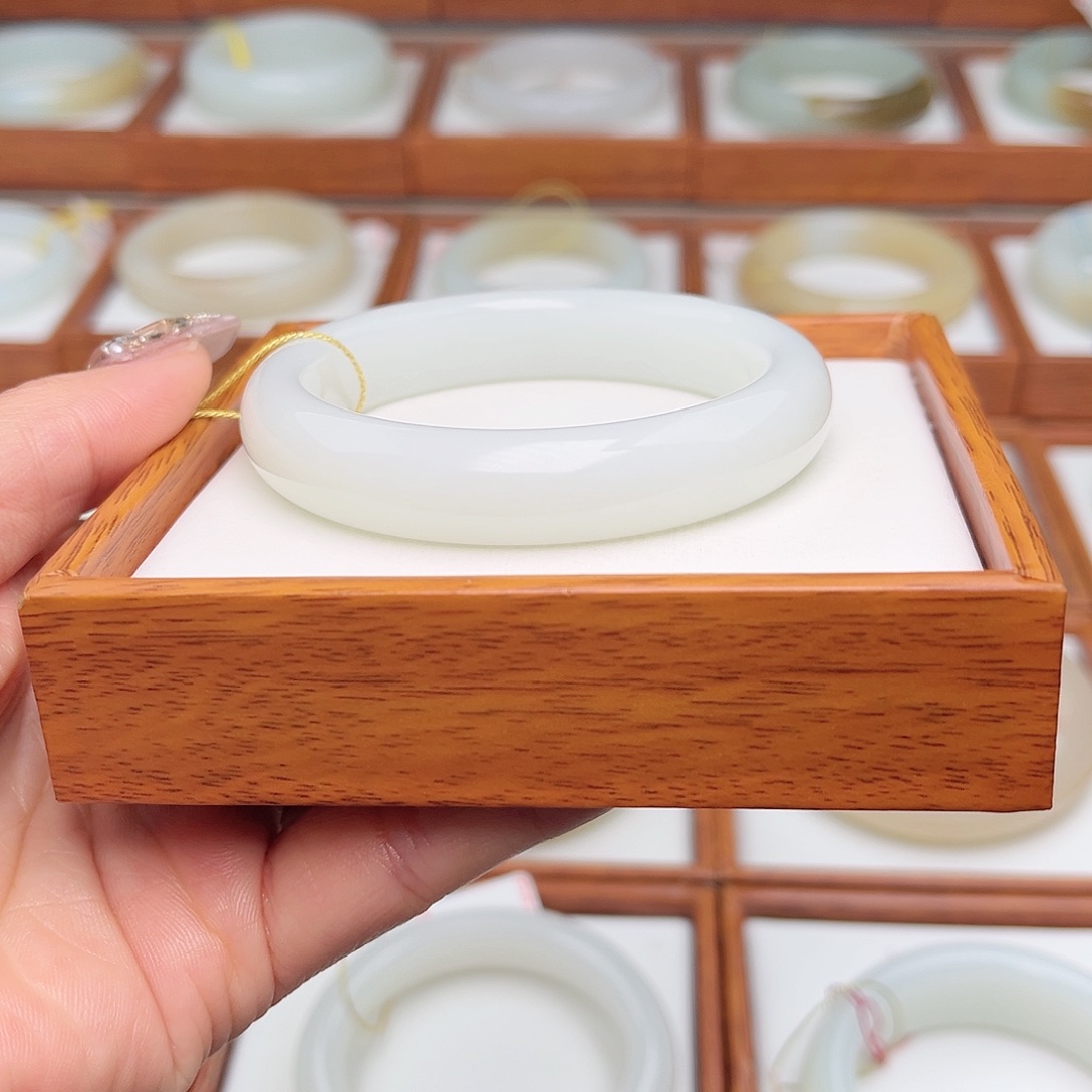 和田玉手镯未镶嵌54.6