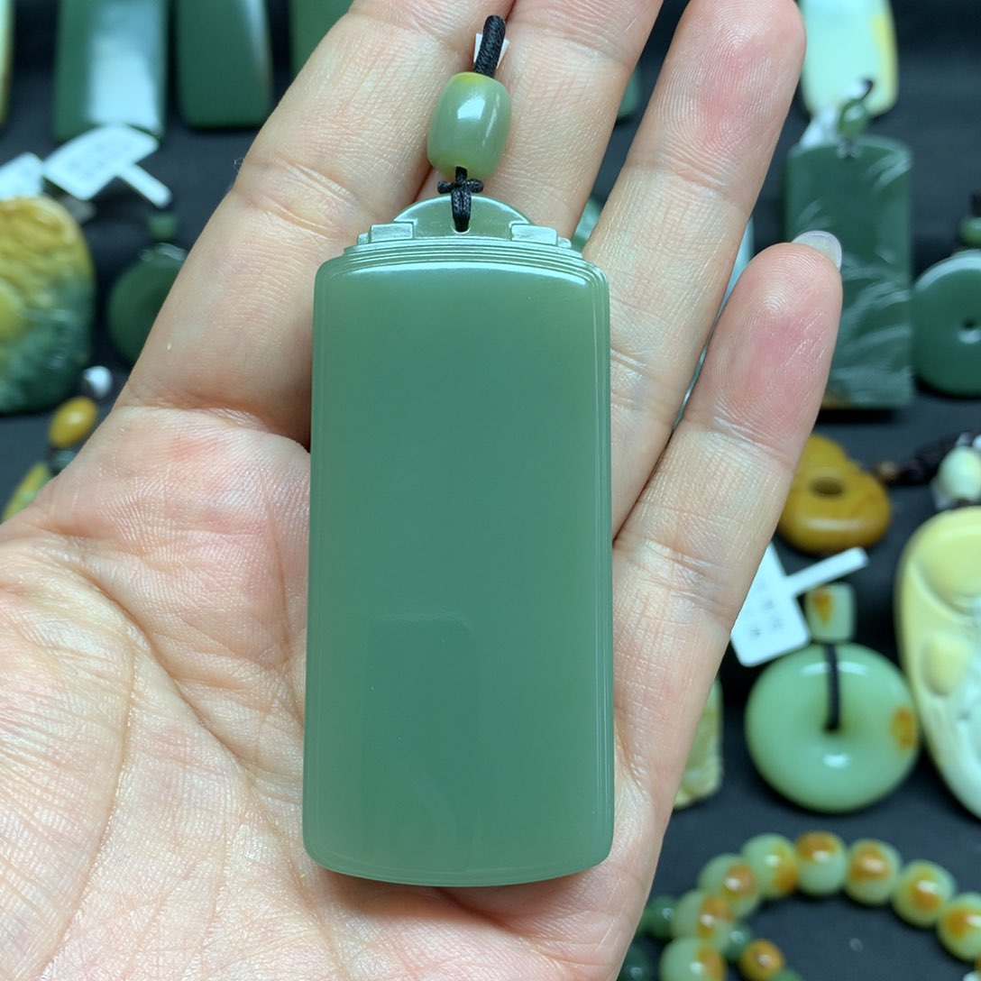 岫岩老玉（透闪石质玉）颈饰未镶嵌阿***Ծ