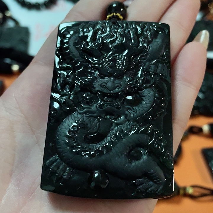 翡翠颈饰未镶嵌奋*者