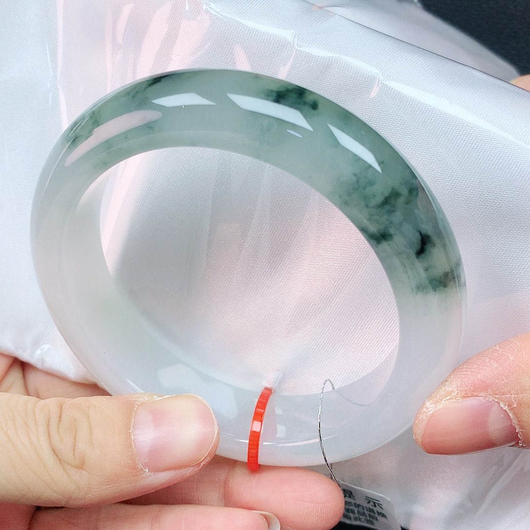 翡翠手镯未镶嵌55+轮胎