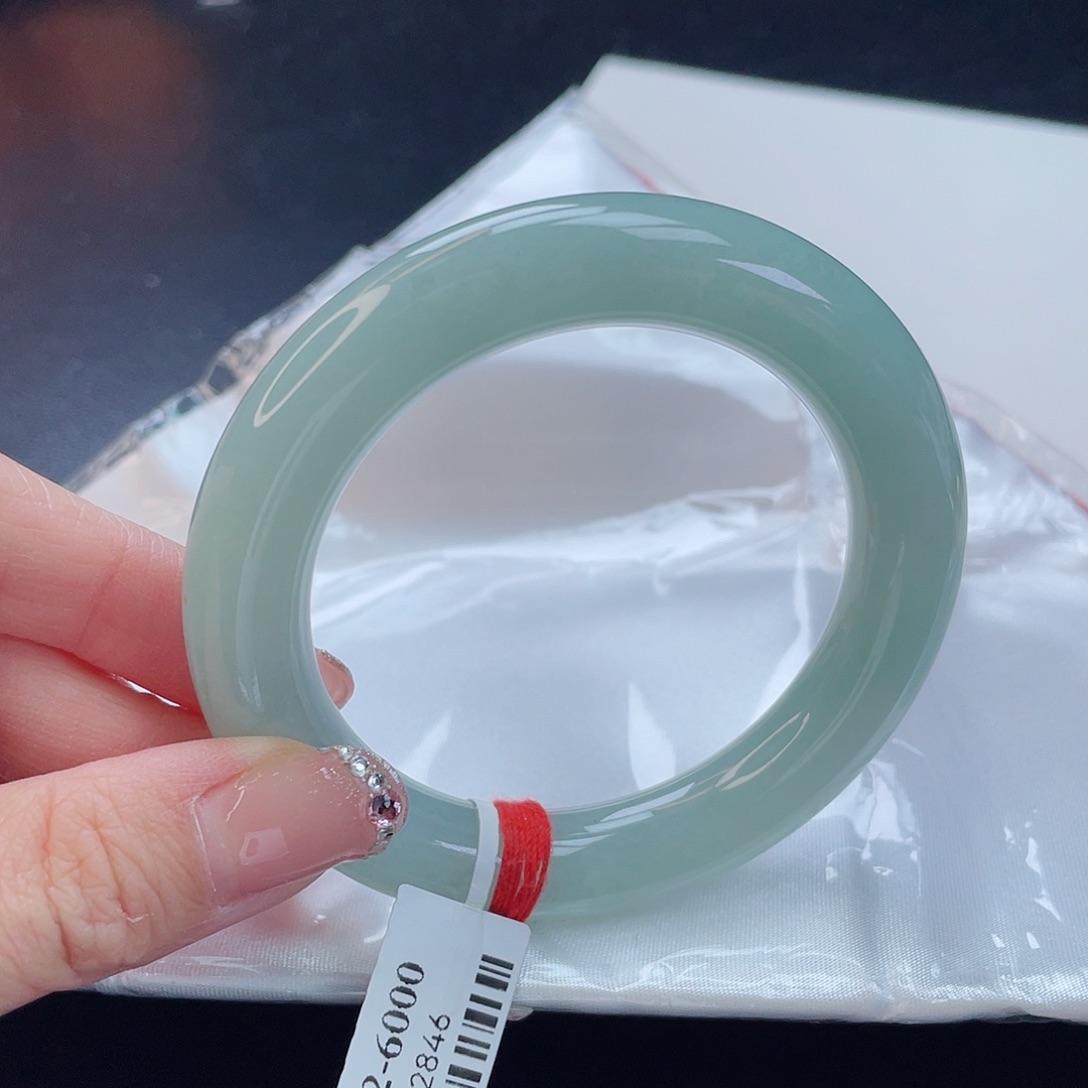 翡翠手镯未镶嵌翡翠