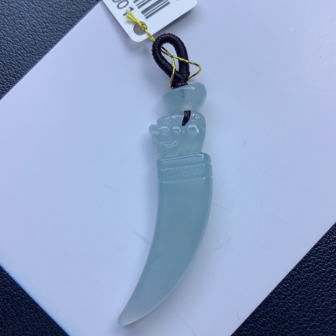 翡翠颈饰未镶嵌龙牙