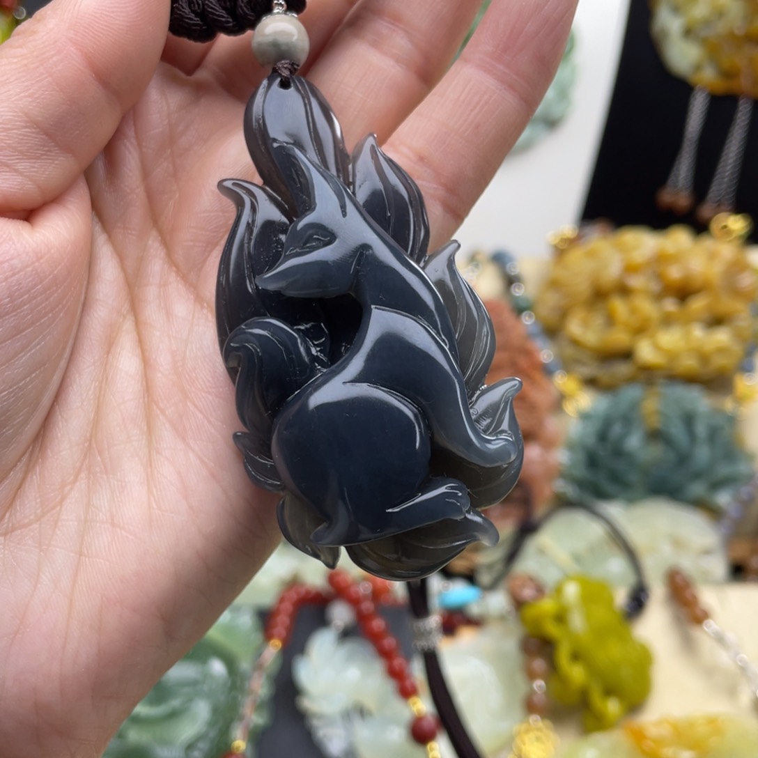 未镶嵌蛇纹石玉颈饰