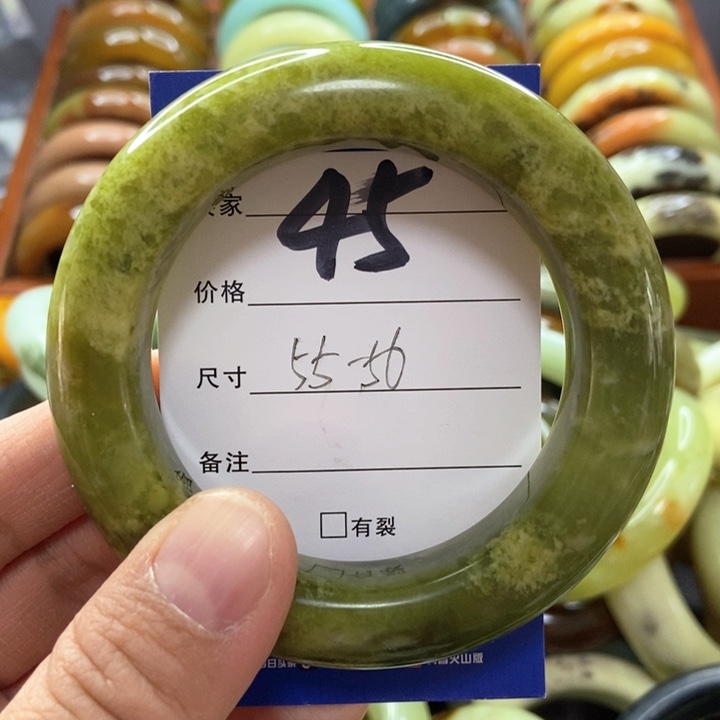 蛇纹石玉手镯未镶嵌