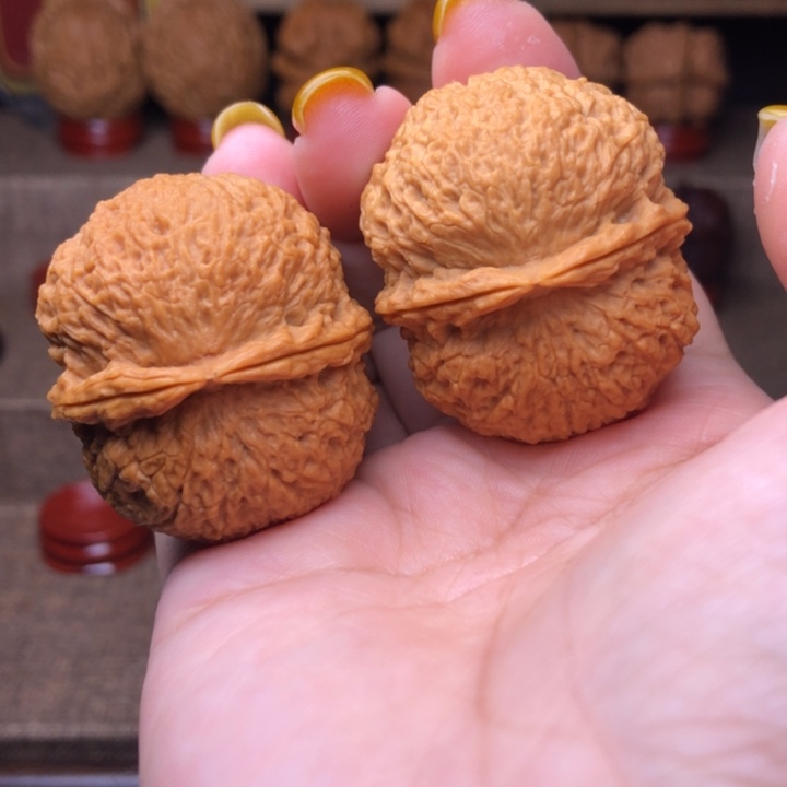 文玩核桃把件5号鱼籽纹绣球39尺