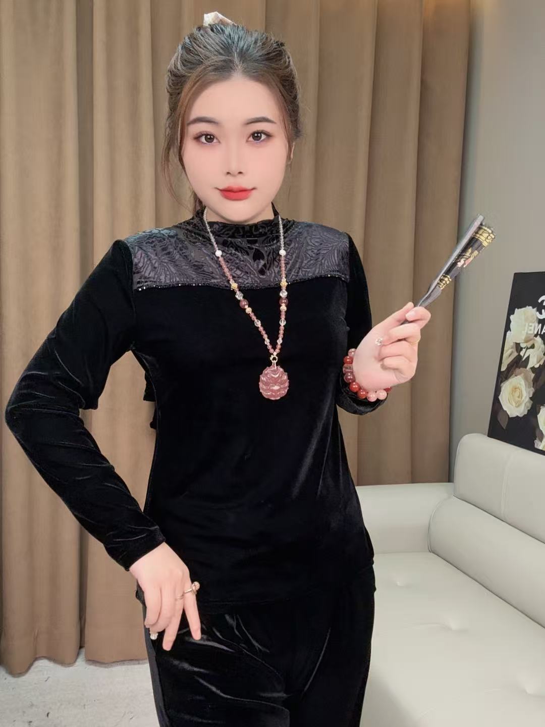 6808设计师原创定制高端品质时尚休闲新中式国风女神植绒烧花小衫