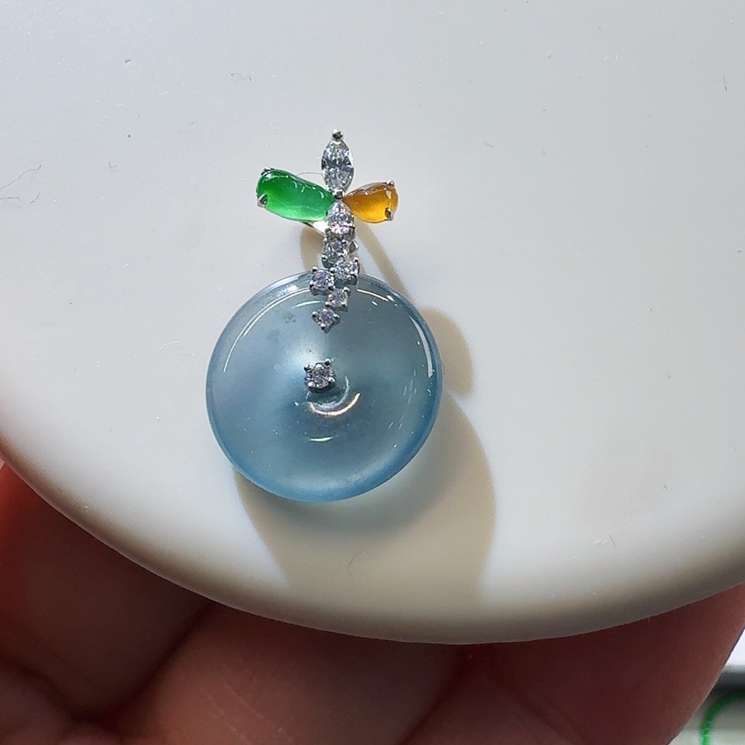 翡翠18K金镶嵌颈饰吊坠