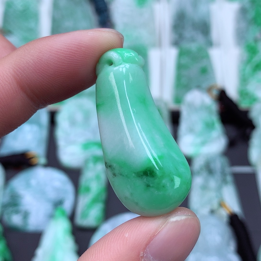 翡翠颈饰未镶嵌翡翠吊坠