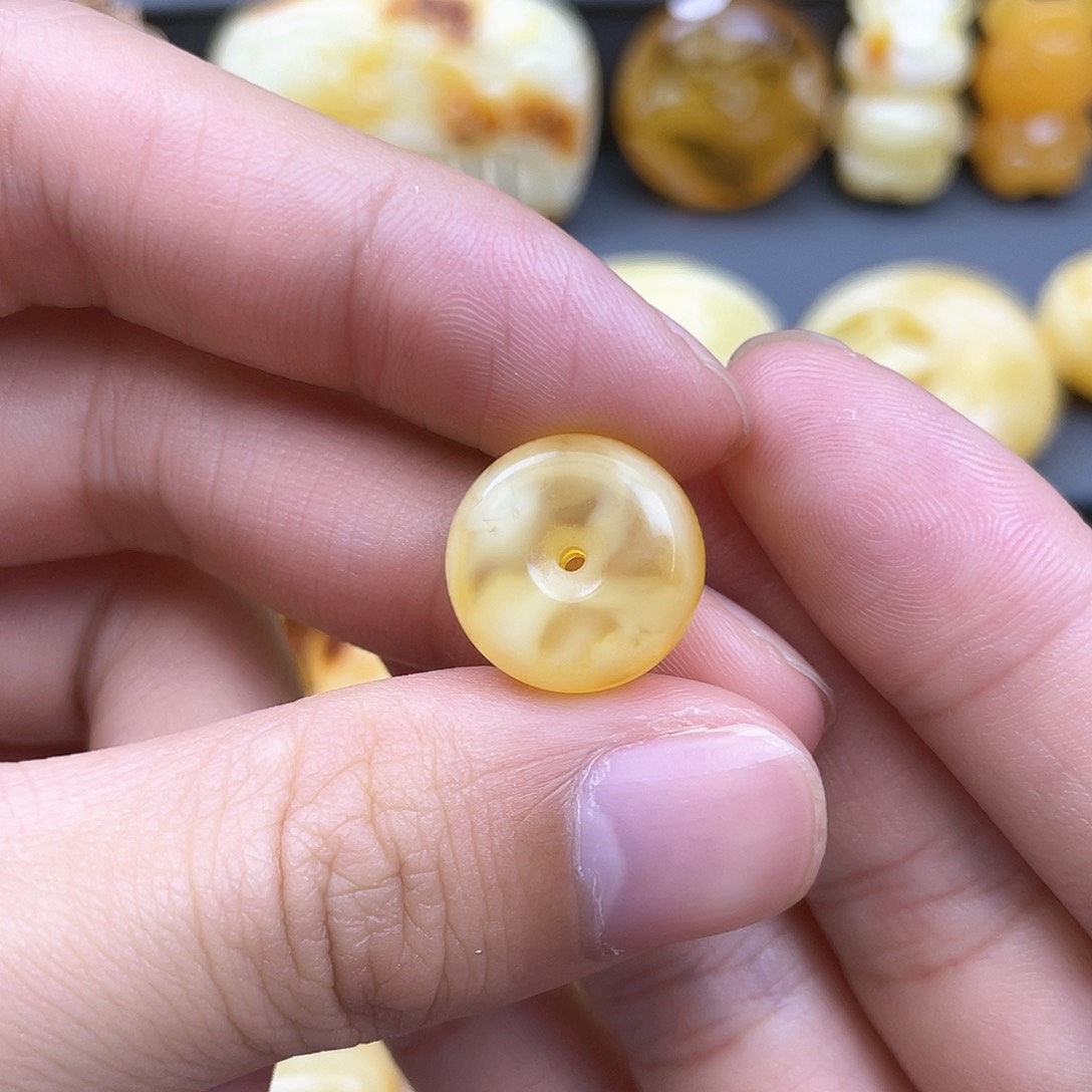 琥珀裸石未镶嵌蜜蜡