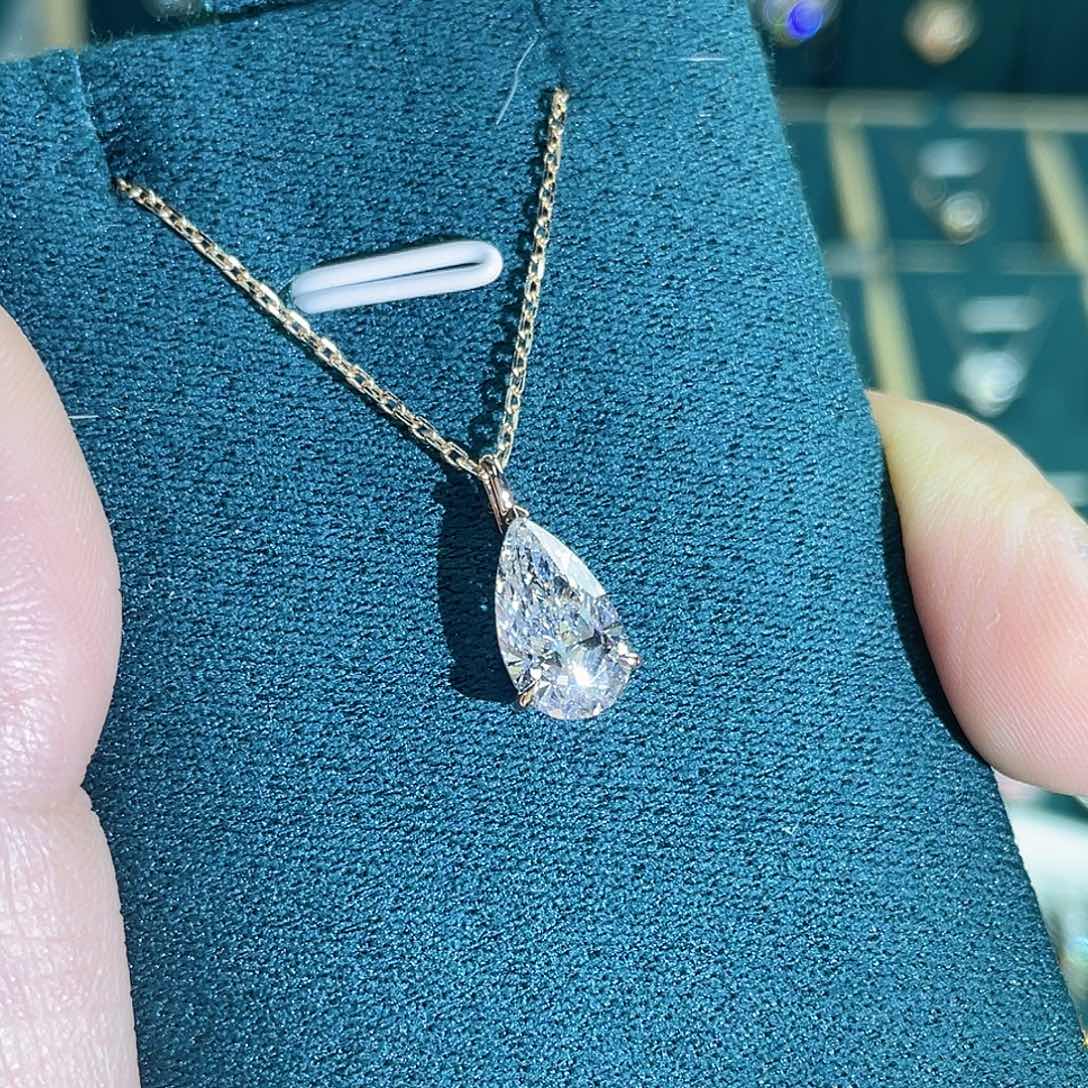18K金镶嵌实验室培育钻石2克拉大水滴项链