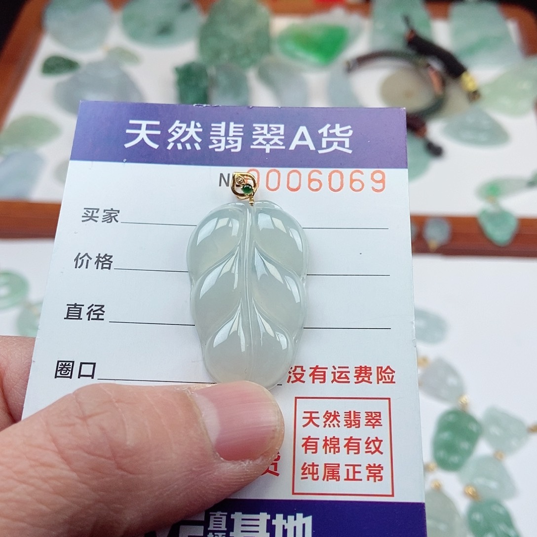 翡翠毛衣链未镶嵌?