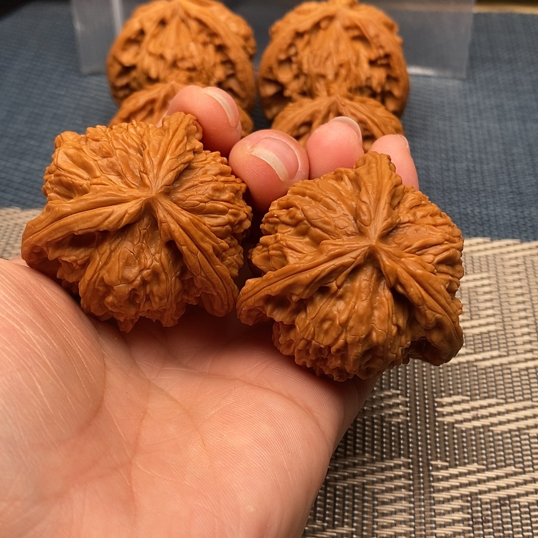 推***_文玩核桃吊坠三棱