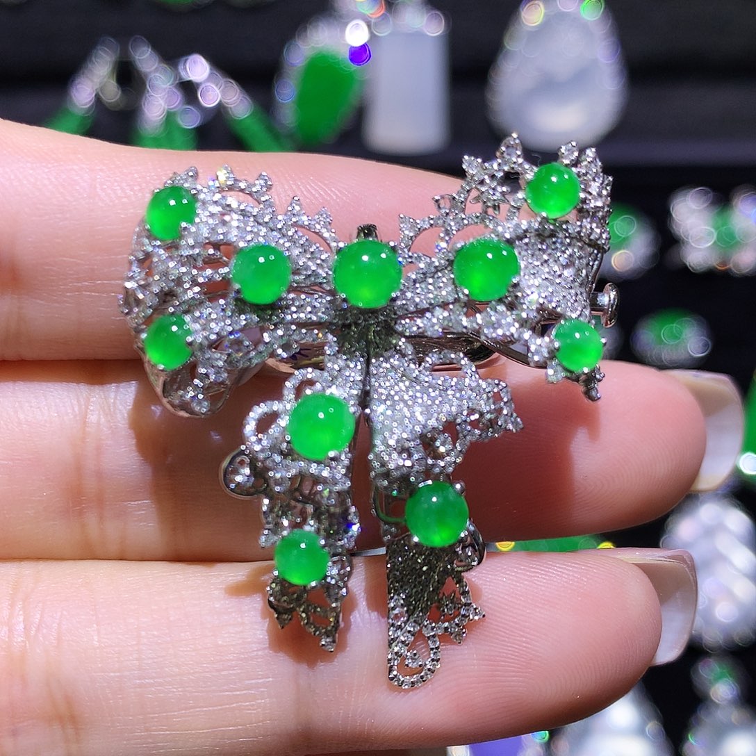 翡翠18K金镶嵌戒指高冰满绿