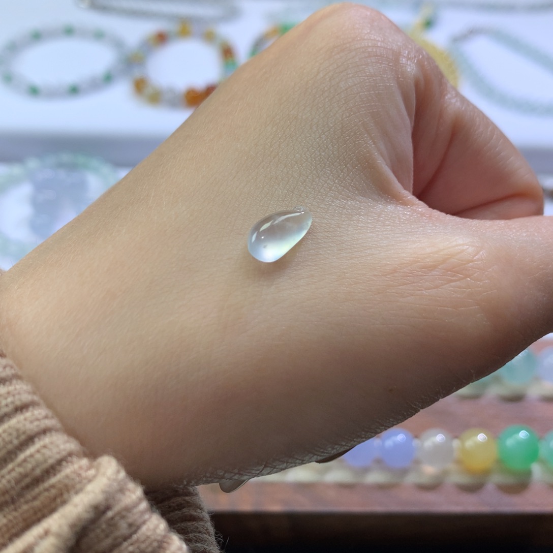 翡翠未镶嵌颈饰瓜瓜