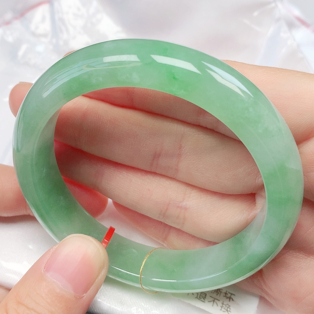 翡翠手镯未镶嵌抖音898