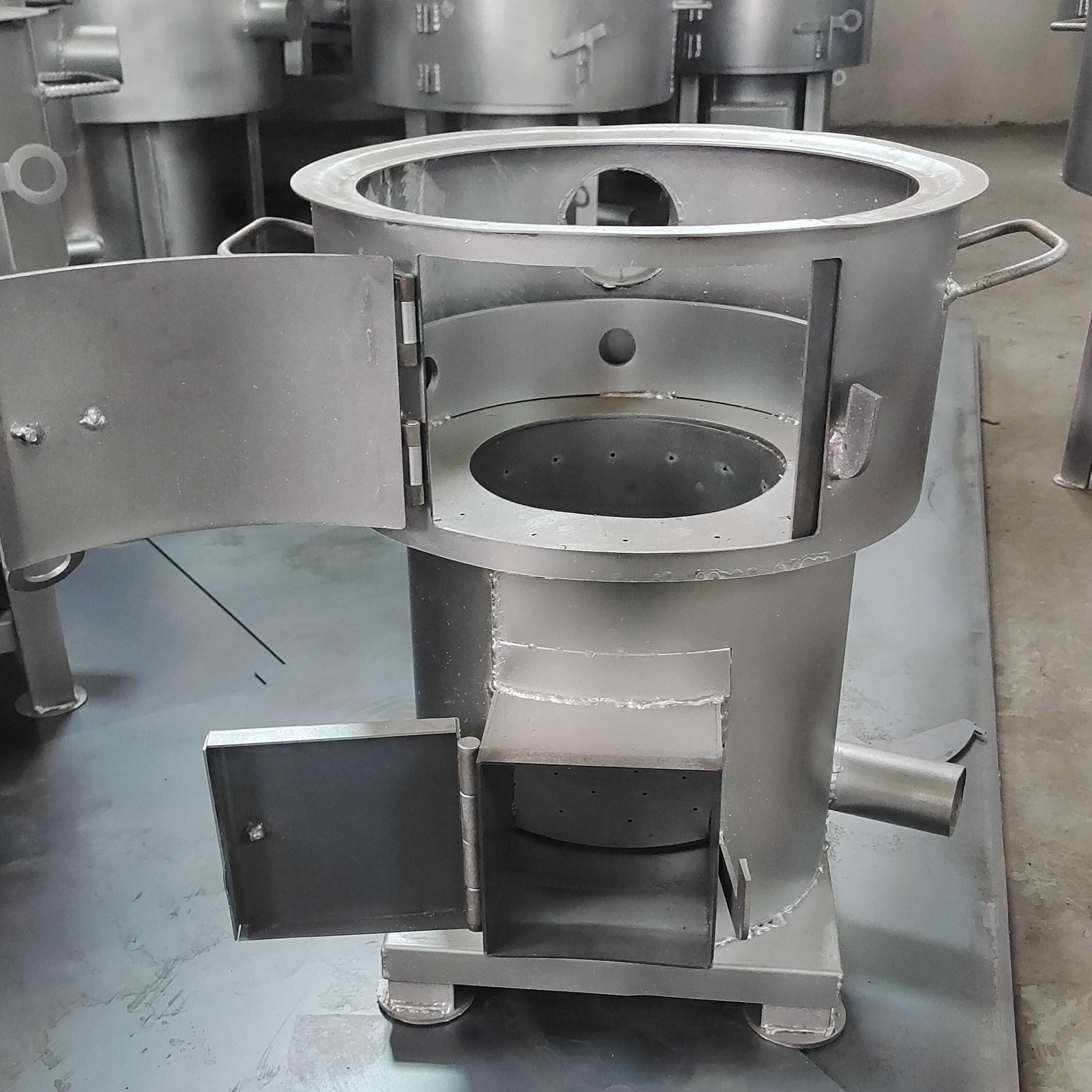 35口径，高度46，重量28.8斤，上下添柴