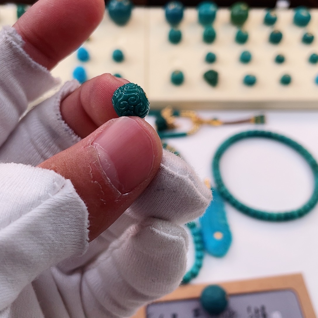 绿松石颈饰未镶嵌