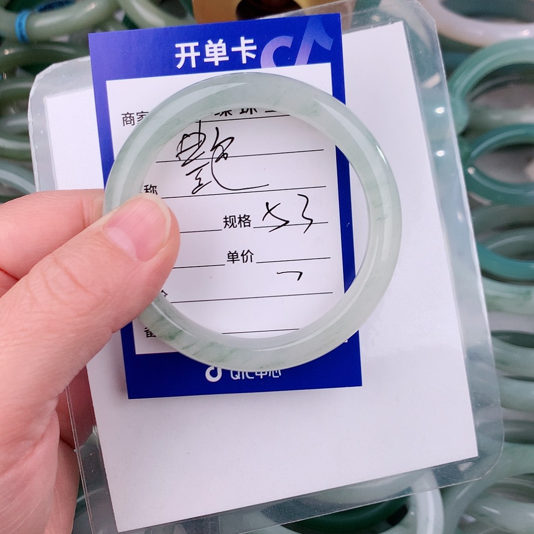 未镶嵌手镯石英质玉（金丝玉）艶