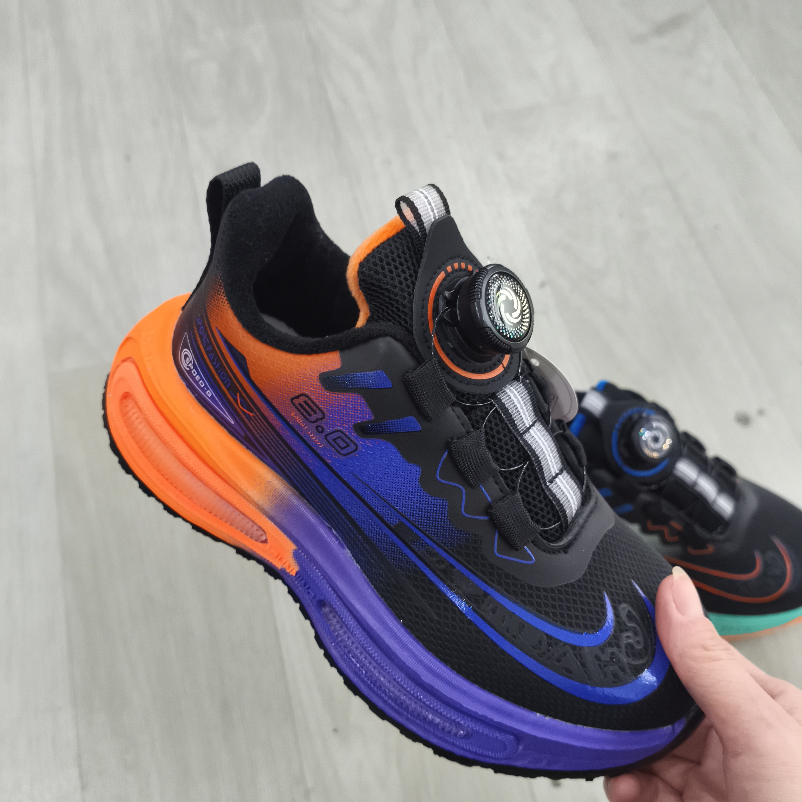 超轻时尚防水耐磨男孩跑步鞋冬季跑鞋