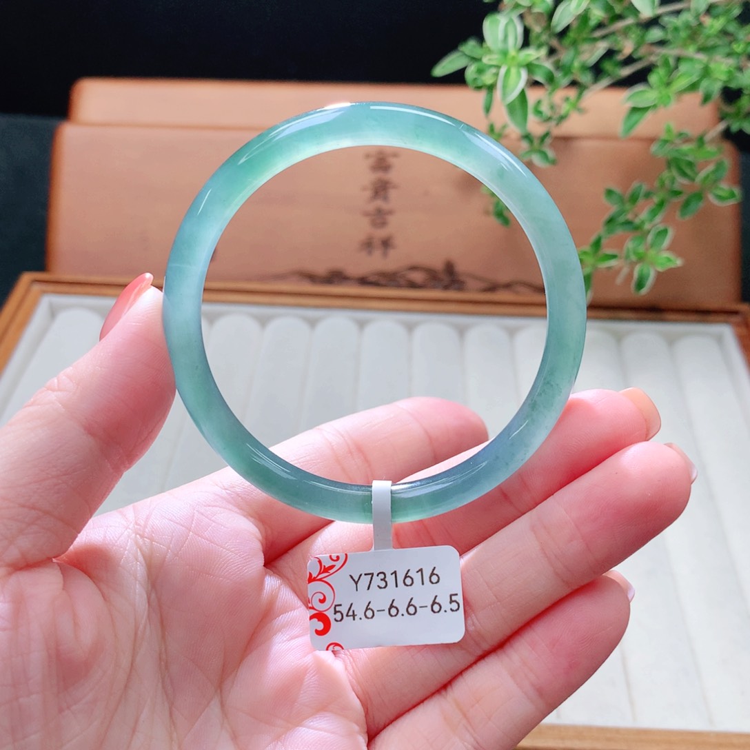 未镶嵌手镯（圆镯）翡翠