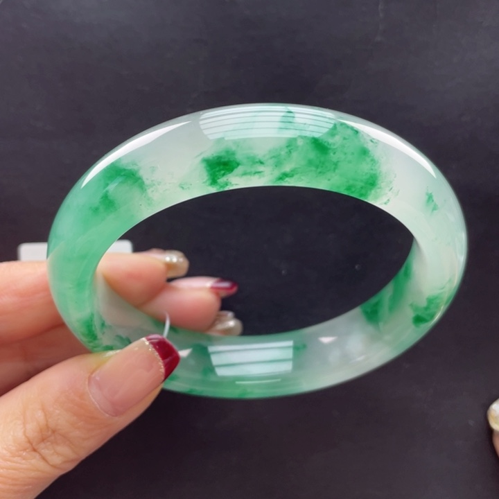 石英质玉手镯未镶嵌狮*座