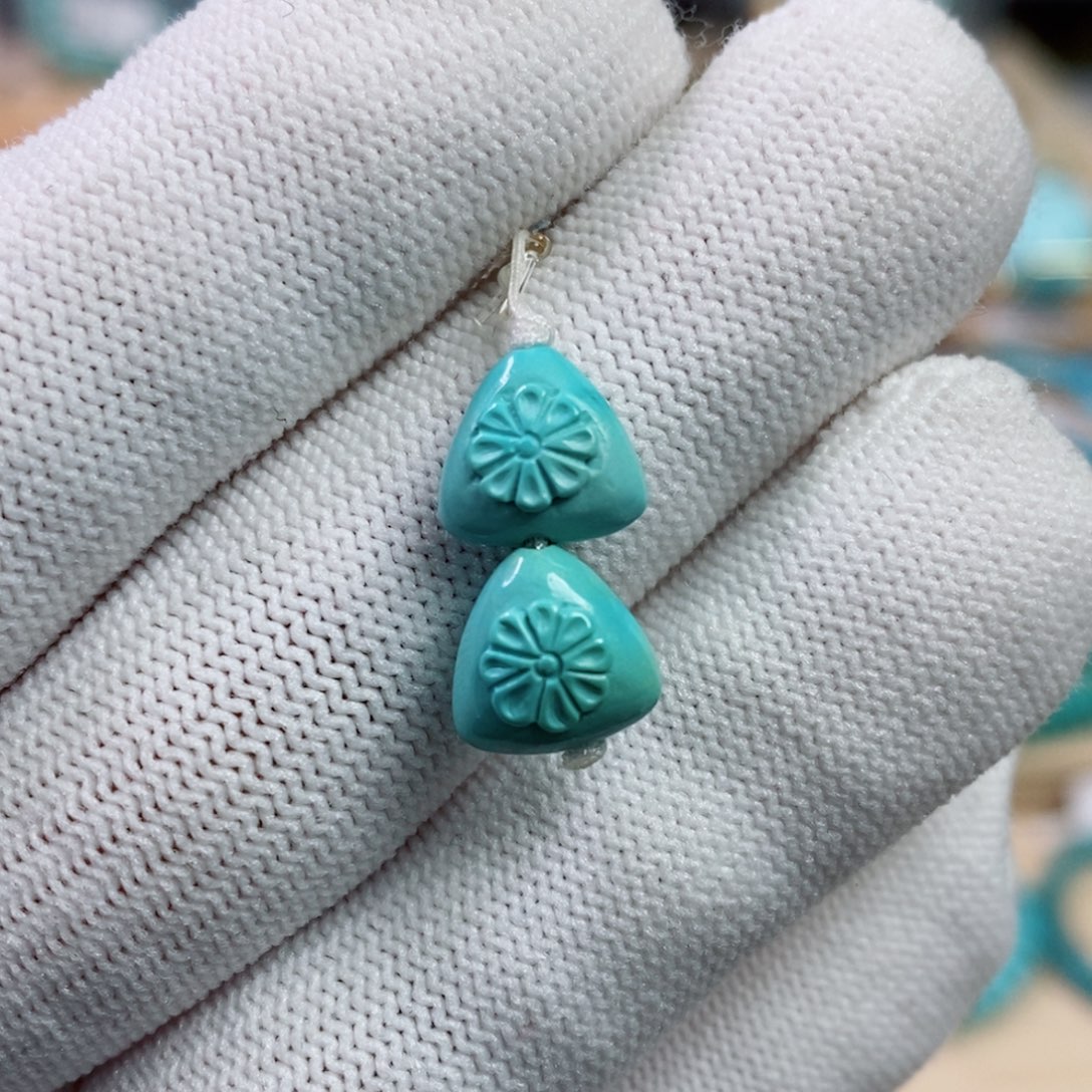 绿松石未镶嵌珠宝奇石