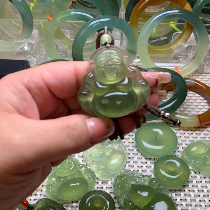 蛇纹石玉挂坠未镶嵌