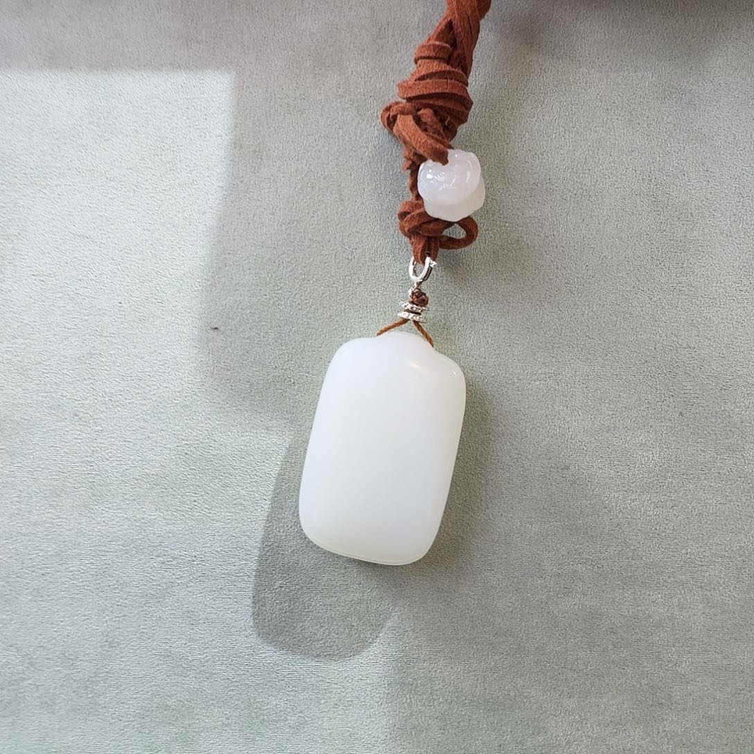 啾***～和田玉未镶嵌颈饰