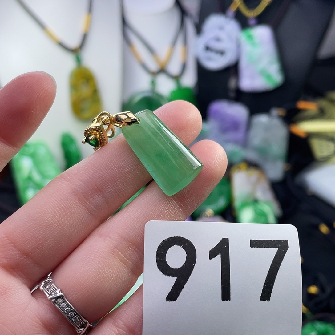 翡翠未镶嵌吊坠(赠链)