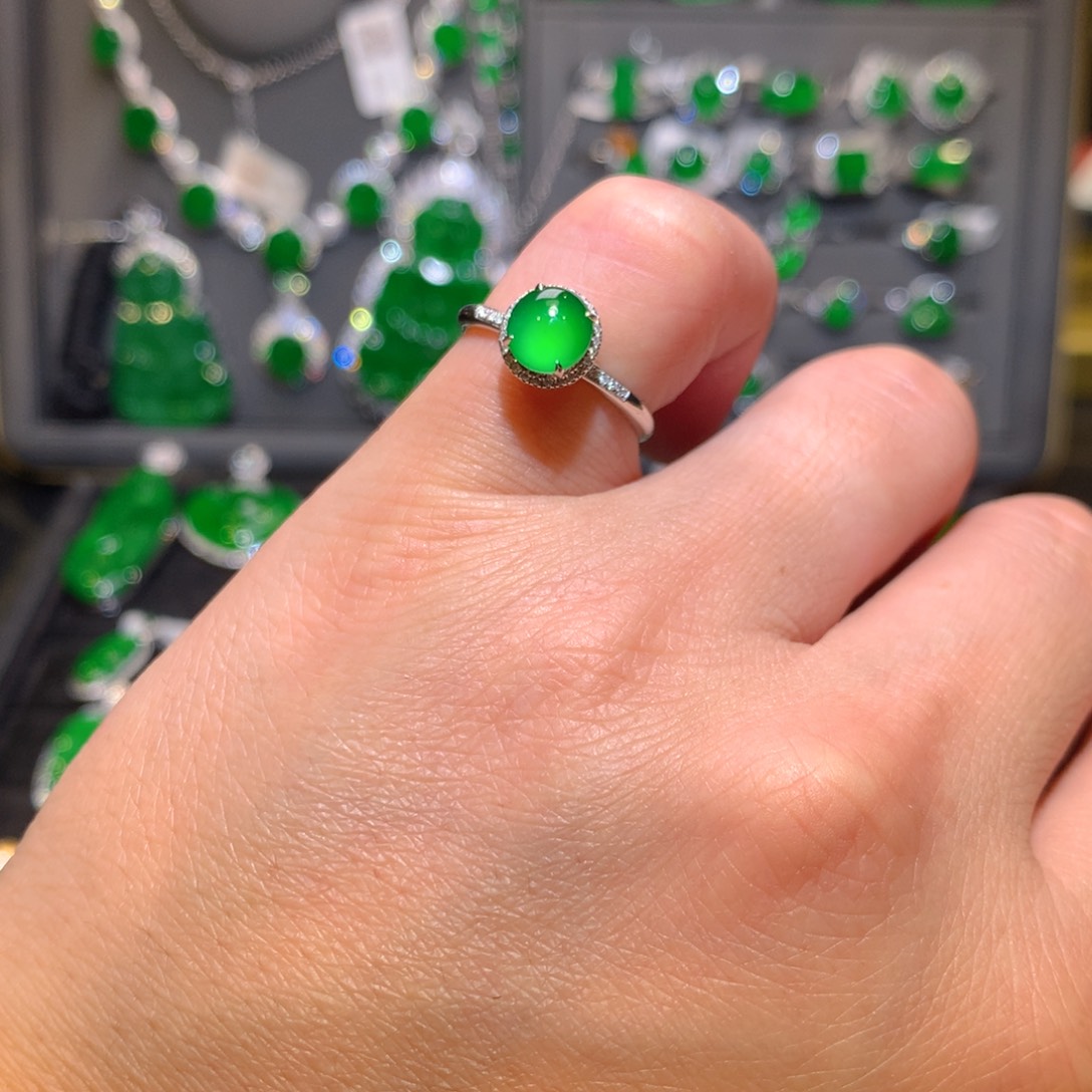 翡翠戒指18K金镶嵌天然翡翠