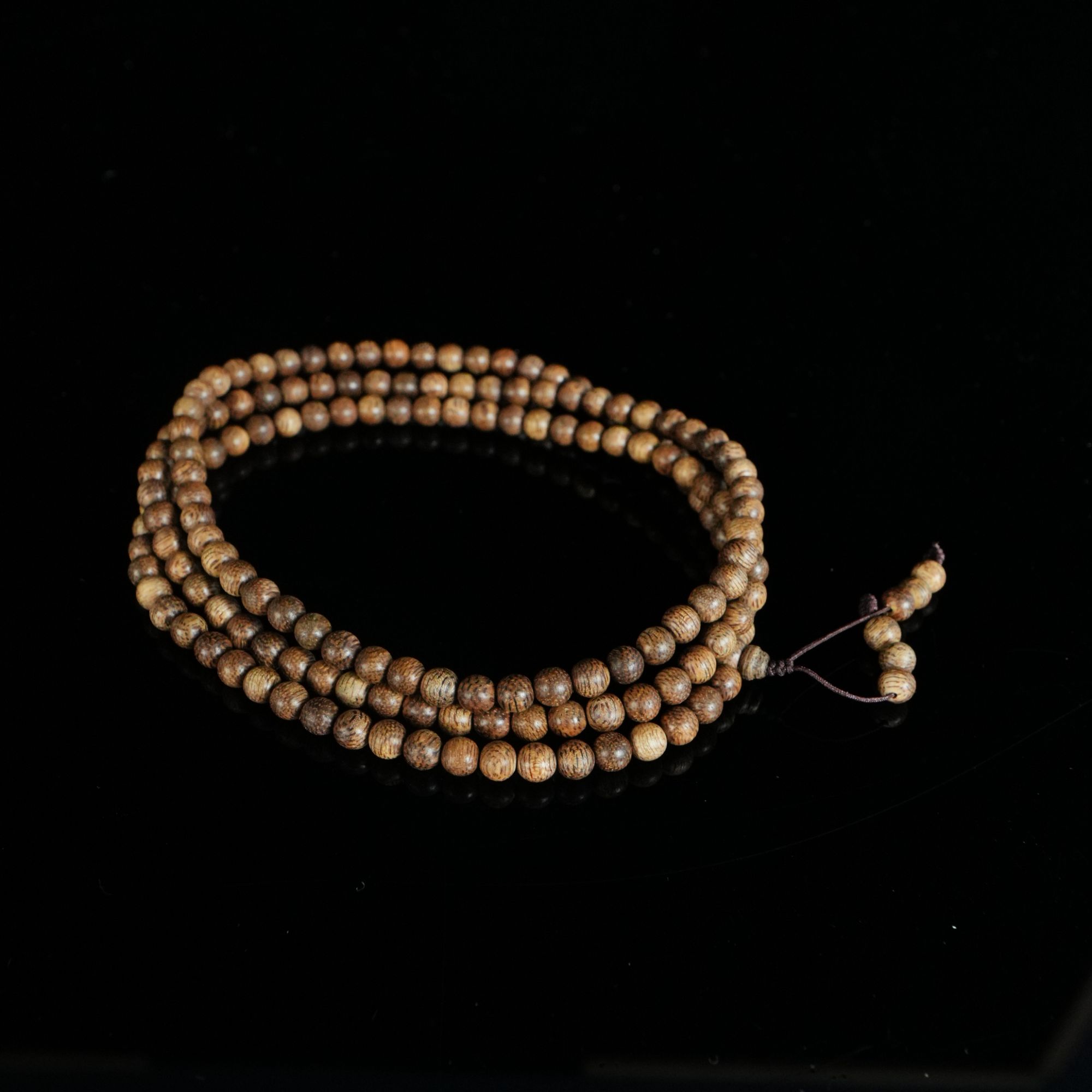 DY-B4461 文莱黑油蛇皮纹软丝沉香念珠 0.49cm 6g