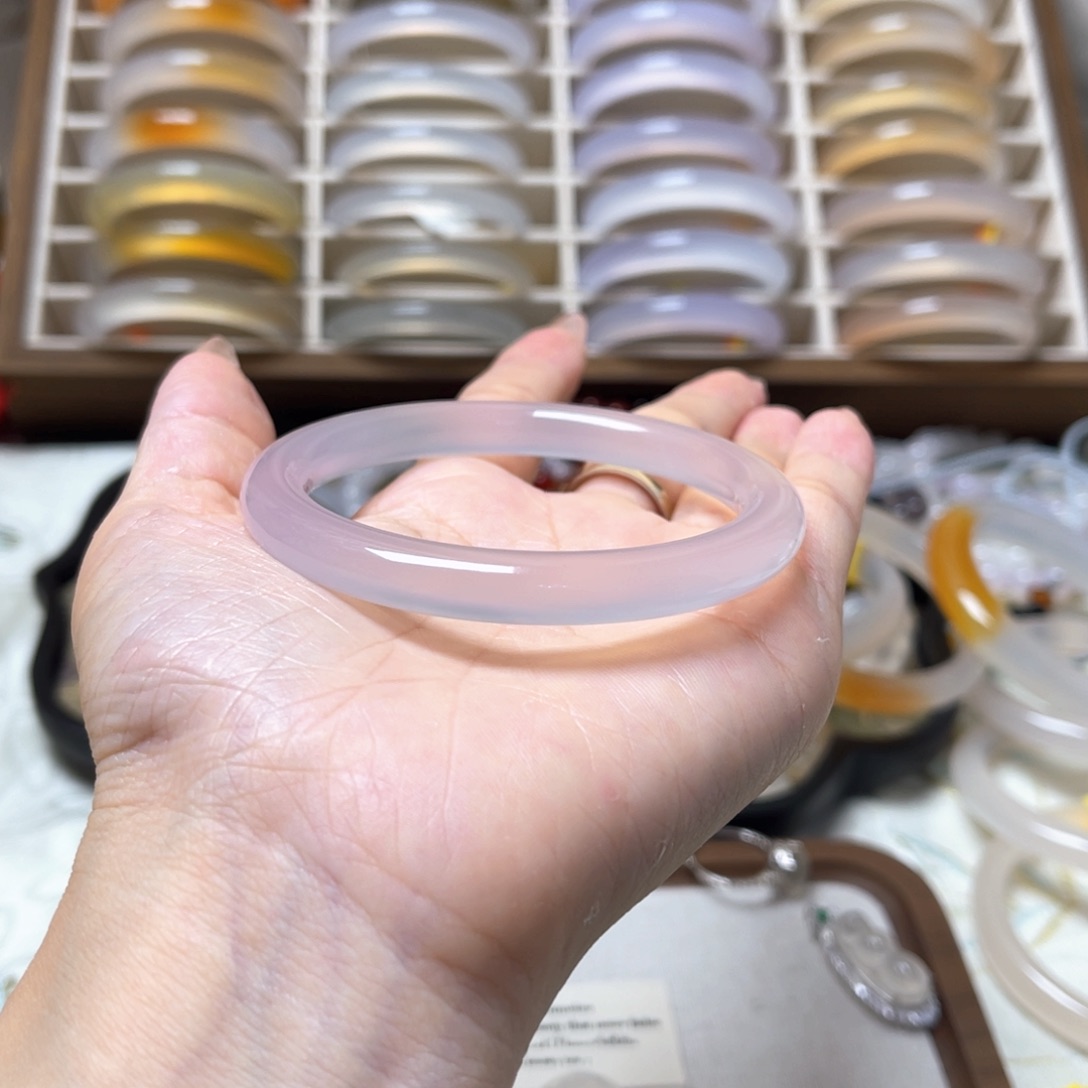 遥***望玛瑙/玉髓手镯未镶嵌