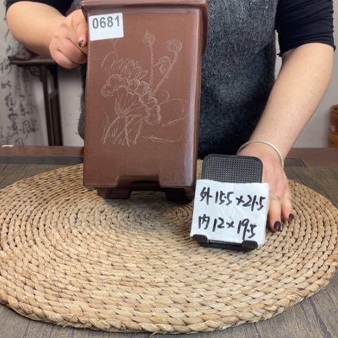 紫砂花盆紫玉金砂荷花刻绘签筒0681