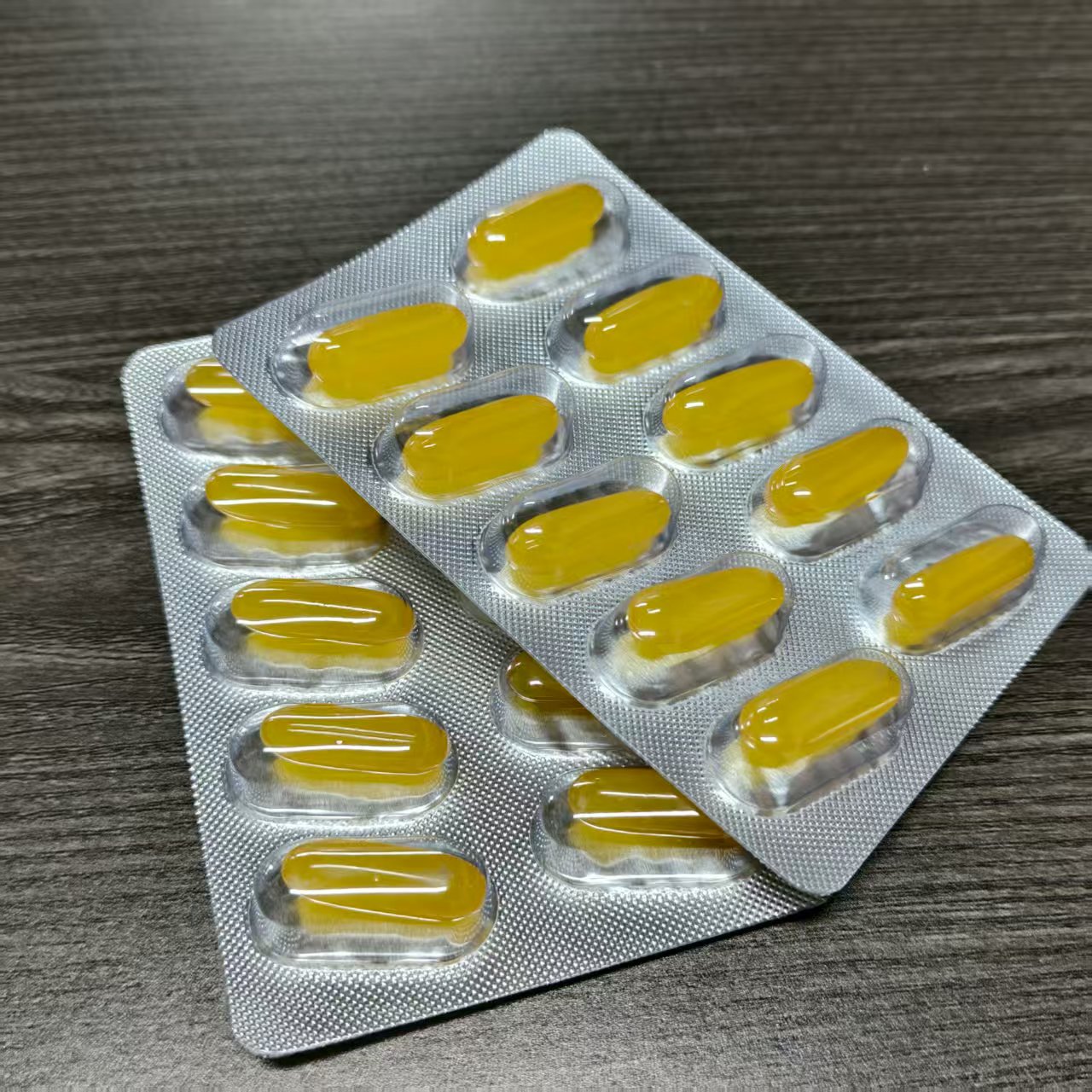 M家 夹心型纳豆凝胶糖果食品蓝绿色包装