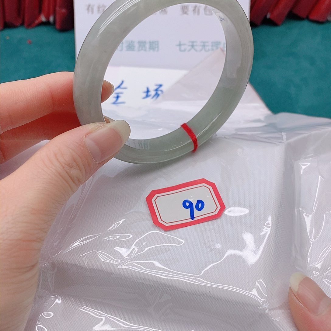 翡翠手镯未镶嵌可*丫9000000000