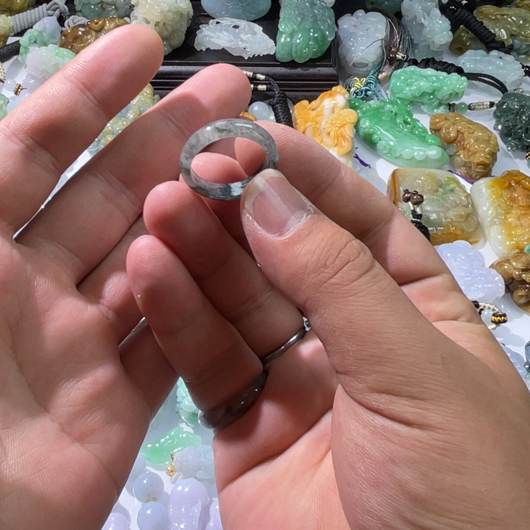 翡翠颈饰未镶嵌天然