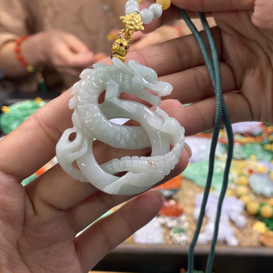 翡翠颈饰未镶嵌代编织