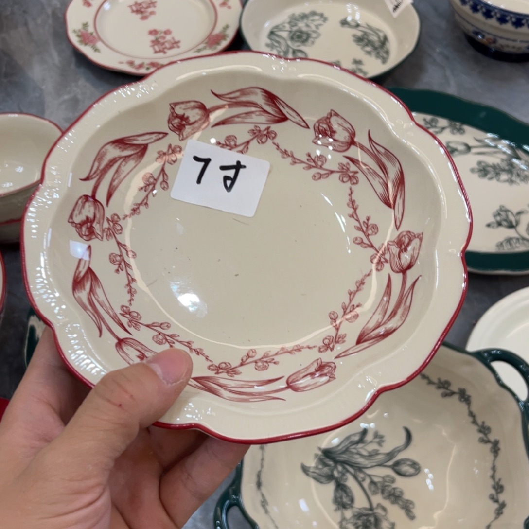 陶瓷微瑕餐具介意勿拍，满18飞！