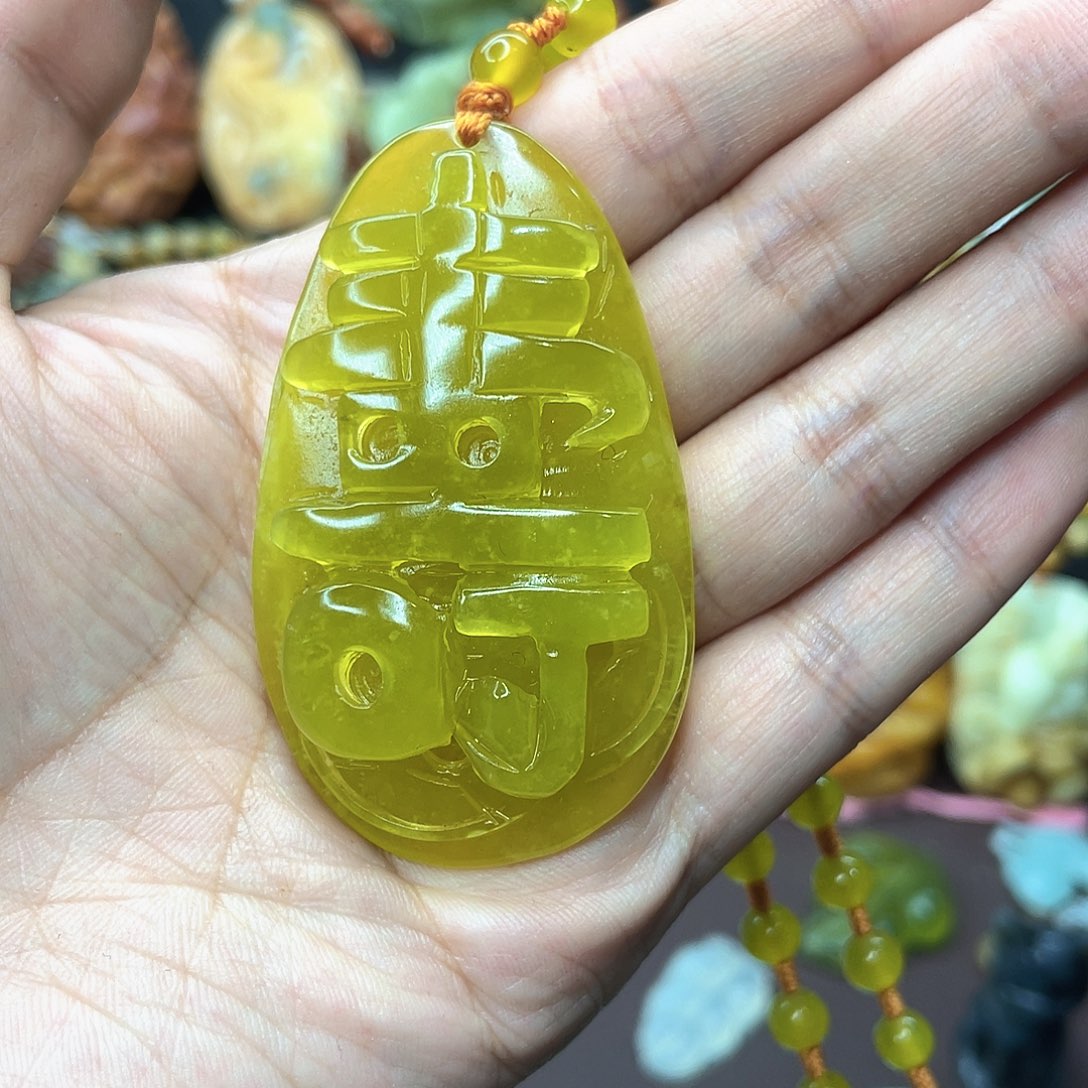 蛇纹石玉颈饰未镶嵌