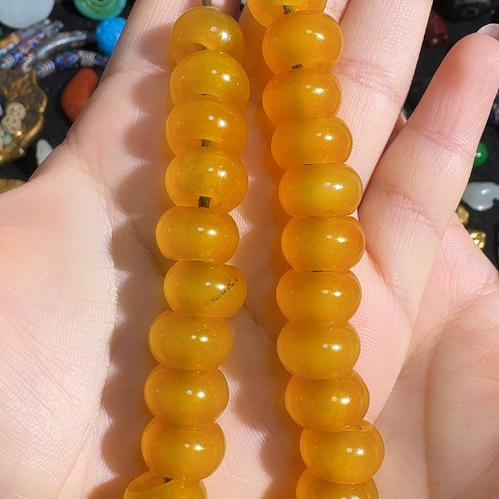 翡翠未镶嵌颈饰佩戴