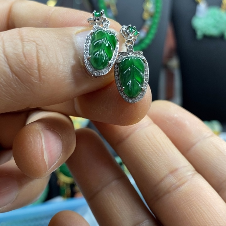 翡翠未镶嵌颈饰耳饰