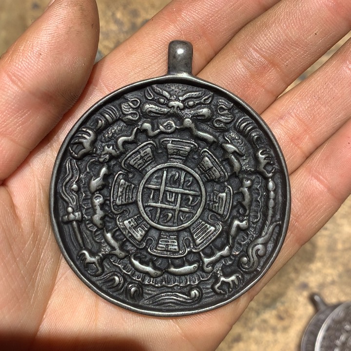 琉璃颈饰惹***悔喜欢的朋友