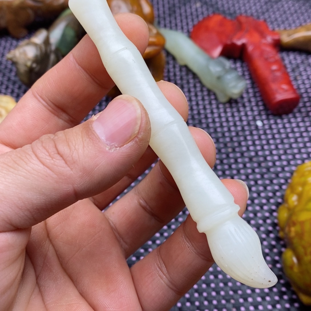蛇纹石玉颈饰未镶嵌